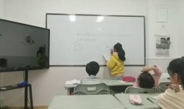 五一今日爆料王老师教学,王老师如何匠心独运，培育学子成才